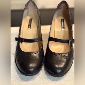Bandolino black leather Mary Jane Heels